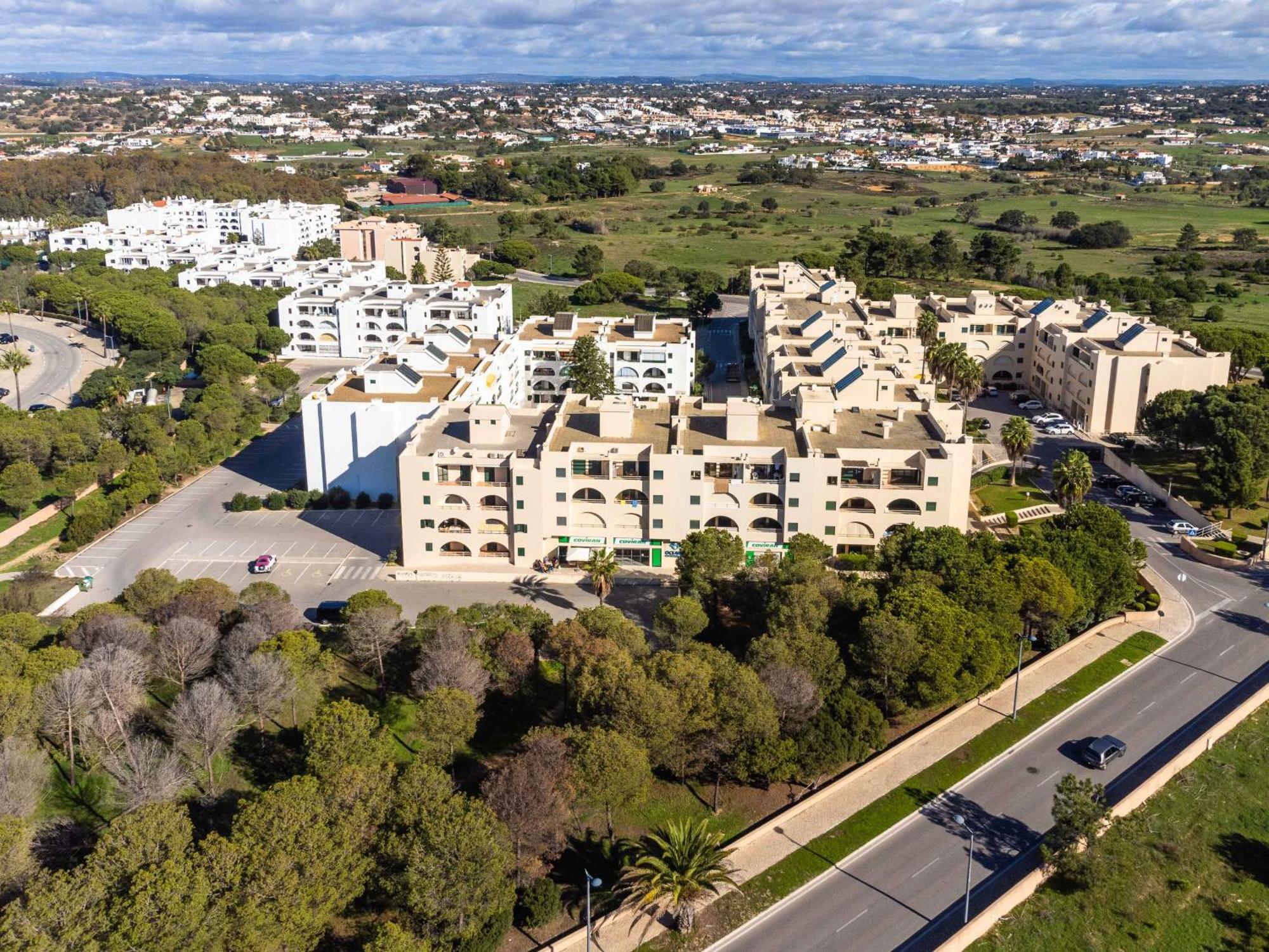 Salgados 1 Bedroom Apartment - 500M From The Beach Guia  Exterior photo