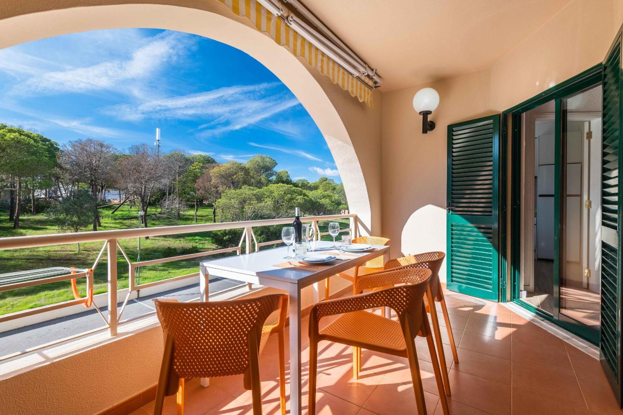 Salgados 1 Bedroom Apartment - 500M From The Beach Guia  Exterior photo