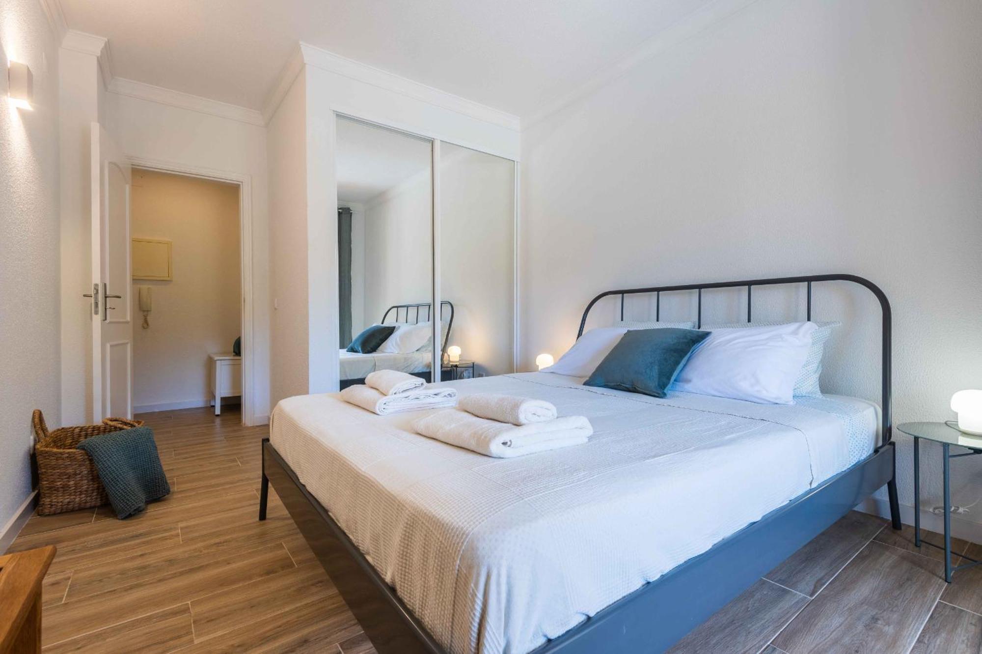 Salgados 1 Bedroom Apartment - 500M From The Beach Guia  Exterior photo