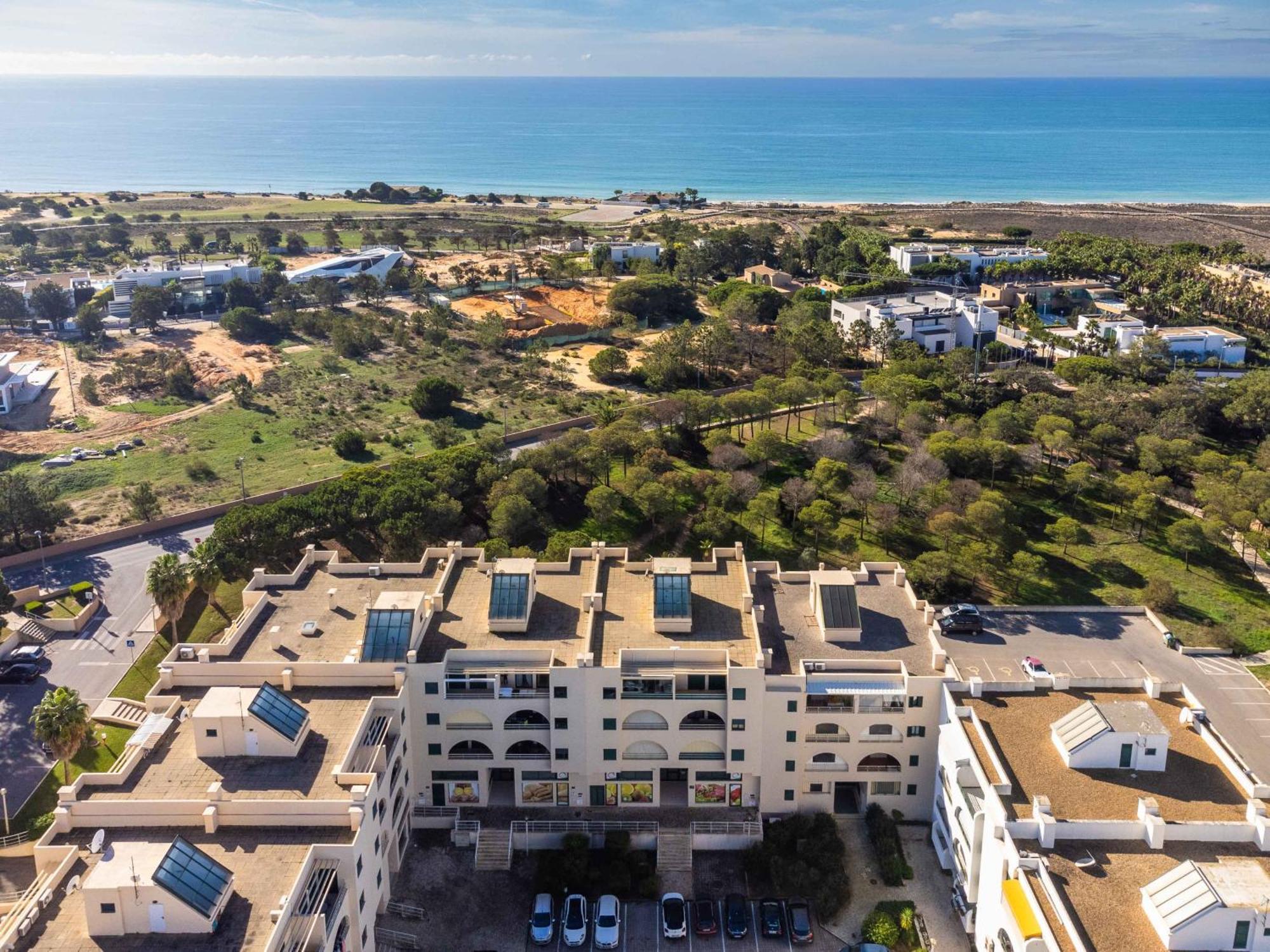 Salgados 1 Bedroom Apartment - 500M From The Beach Guia  Exterior photo