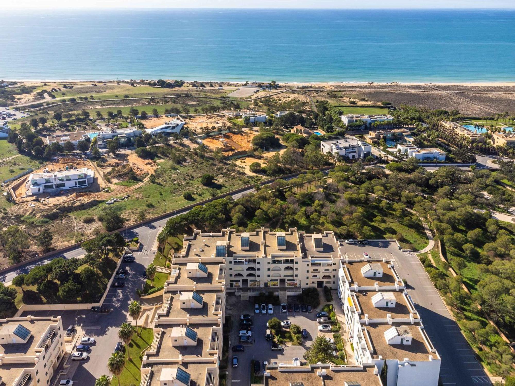 Salgados 1 Bedroom Apartment - 500M From The Beach Guia  Exterior photo